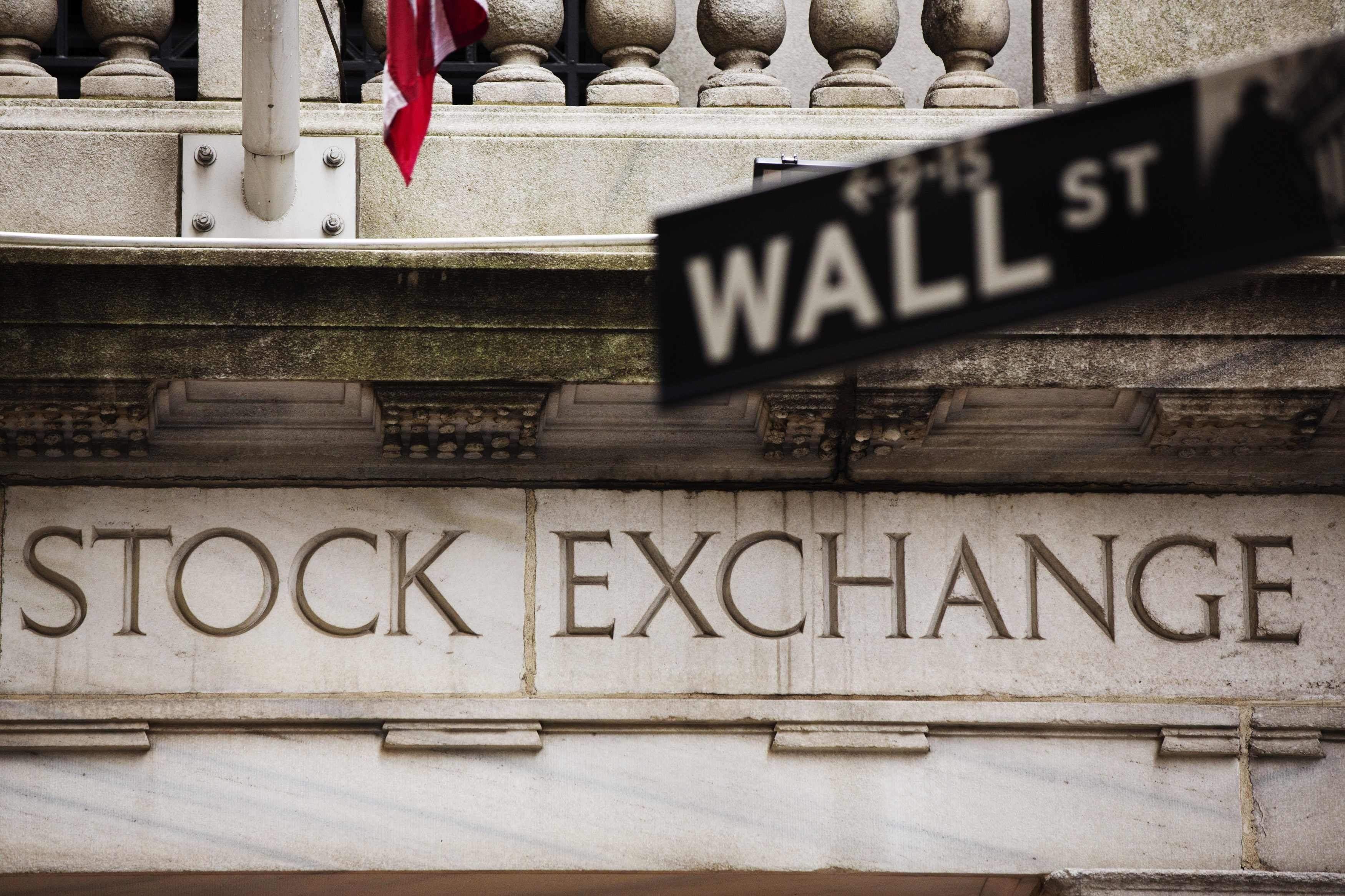 Wall Street prolonga l'agonia de les borses: el Nasdaq es deixa un 3%