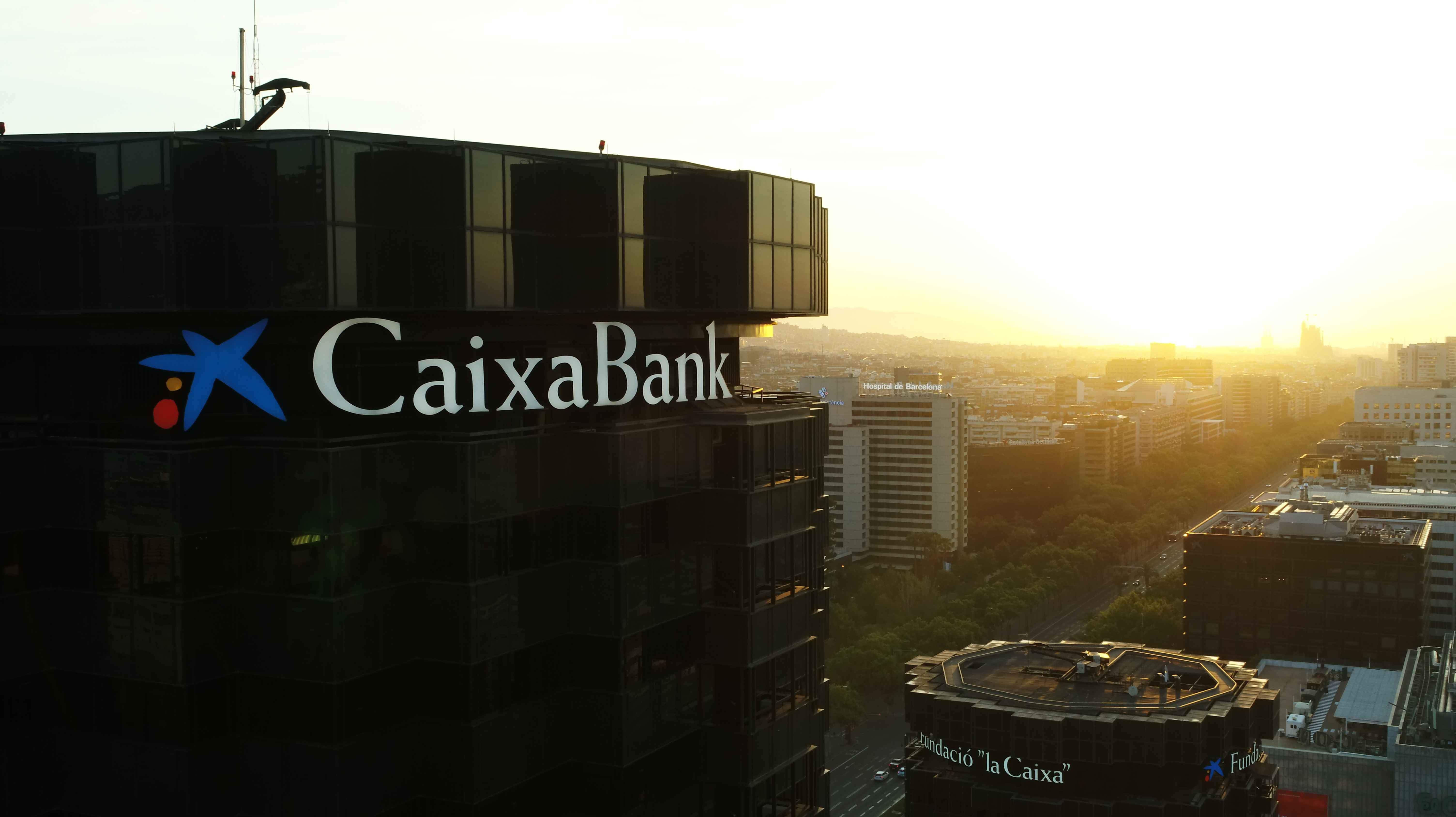 CaixaBank recupera el seu lideratge en clients i deixa enrere el Santander i BBVA