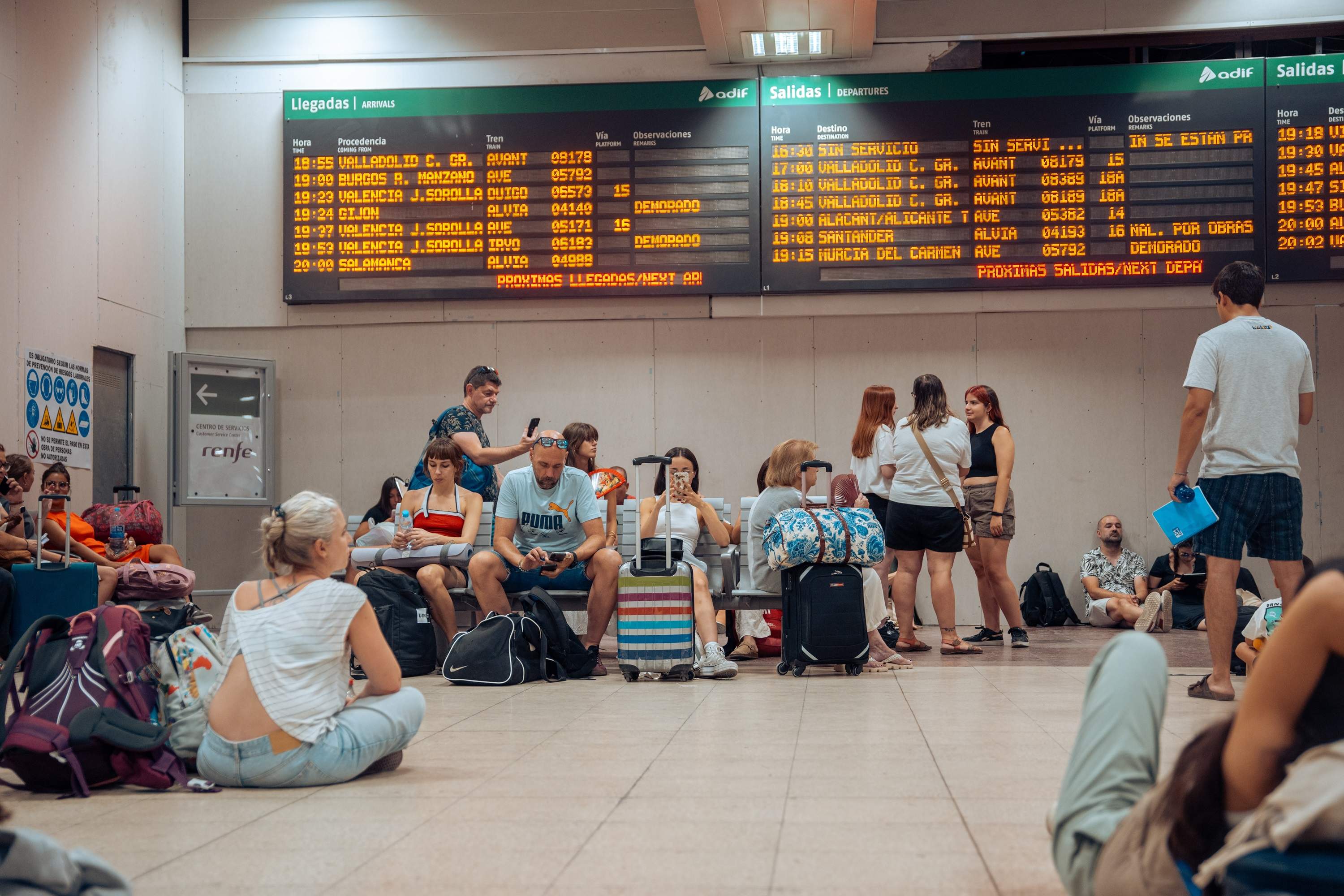 Paneles informativos de Renfe. EP