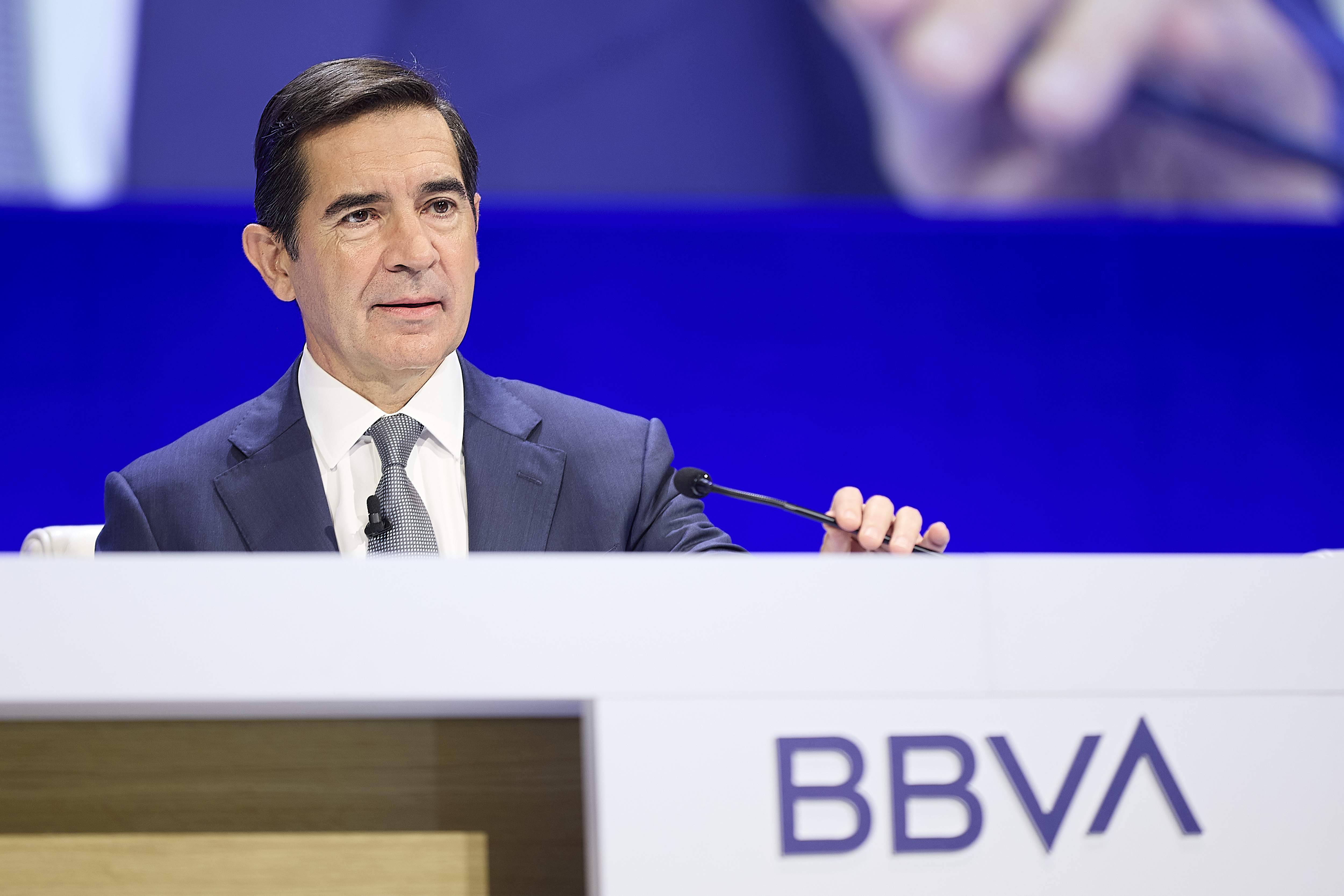 El BBVA és el banc que perd més dipòsits en l'últim trimestre i CaixaBank, el que més en guanya