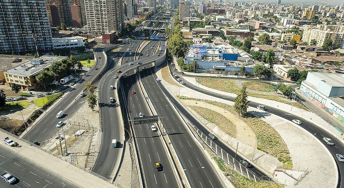 Abertis invertirá 370 millones en una autopista de Chile ampliando dos años la concesión