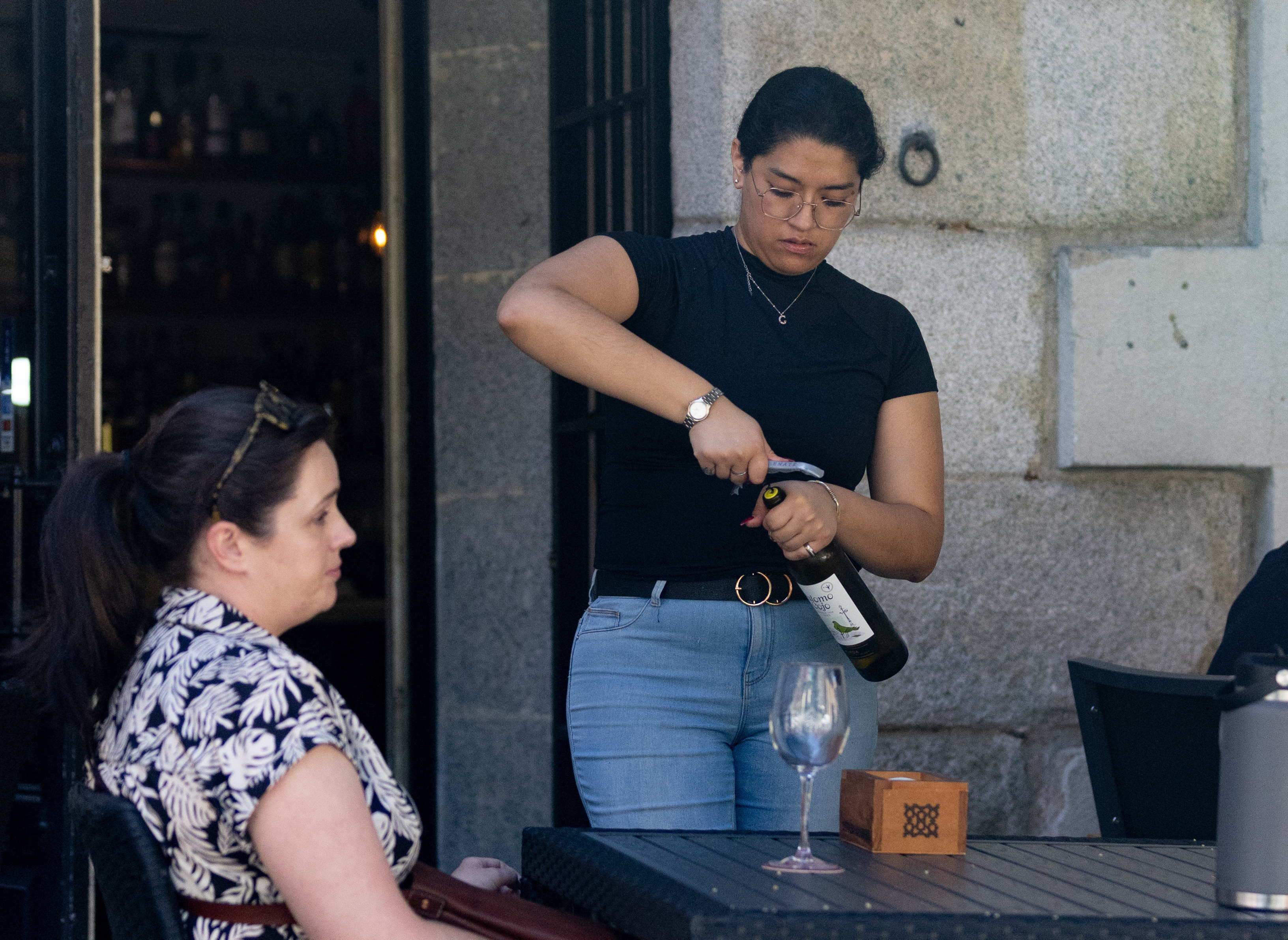 Un de cada quatre empleats als bars espanyols és estranger