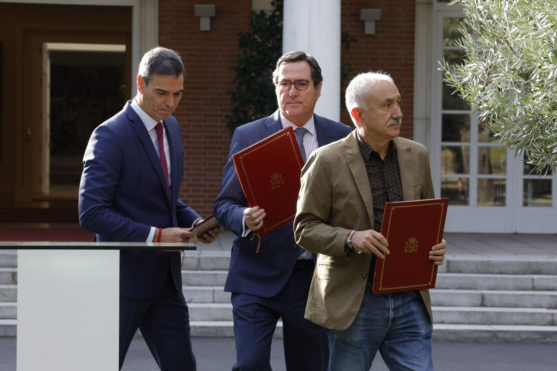 Pedro Sánchez Antonio Garamendi Pepe Álvarz acuerdo pensiones foto: Efe