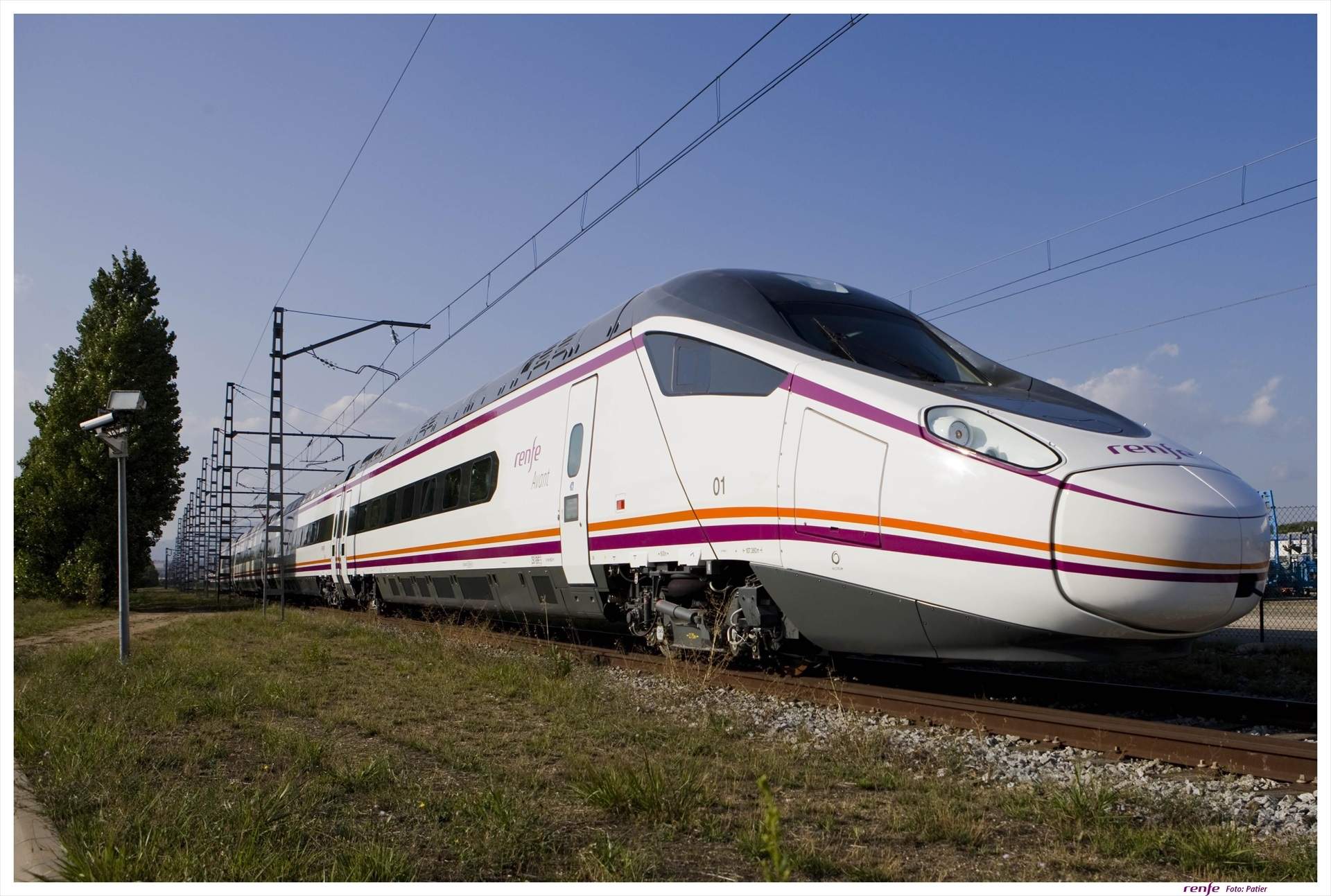 Renfe reduce pérdidas hasta los 33 millones este 2024 en el mejor verano de su historia