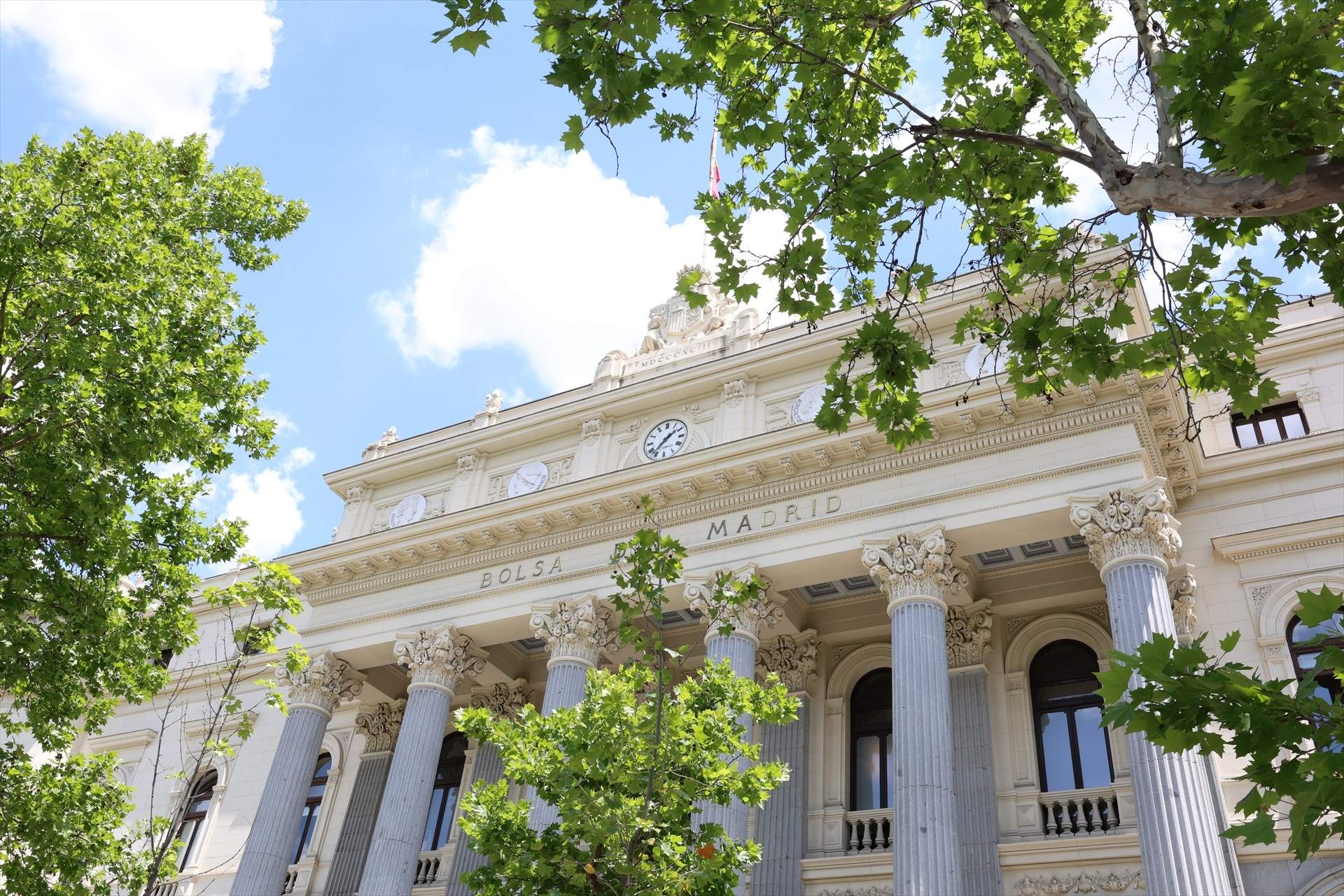 La Bolsa española sube un 0,5% y recupera los 11.700 puntos con el impulso de la banca