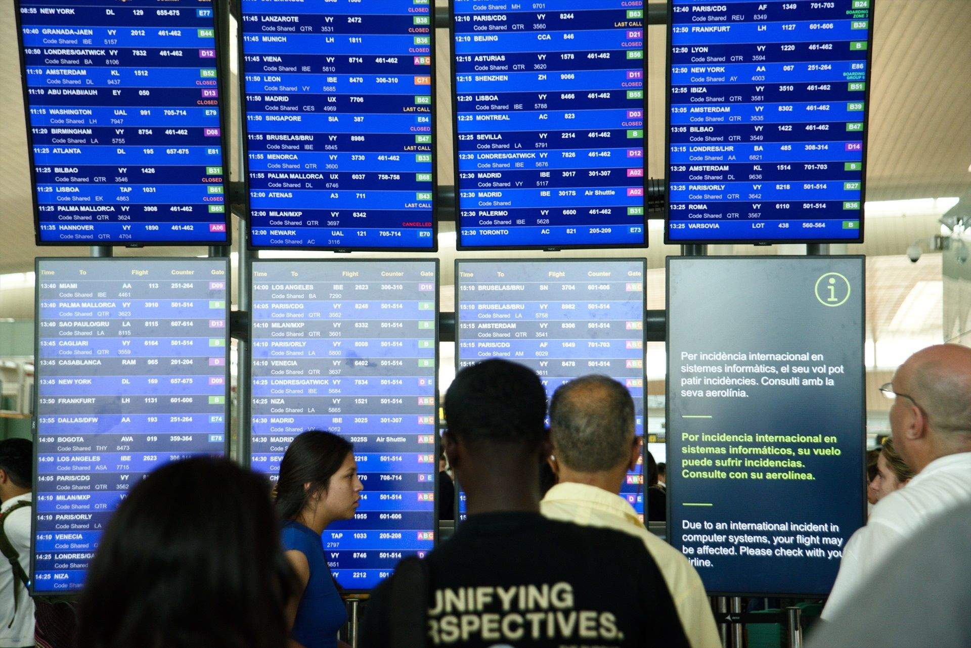 paneles aeropuerto pasajeros europa press