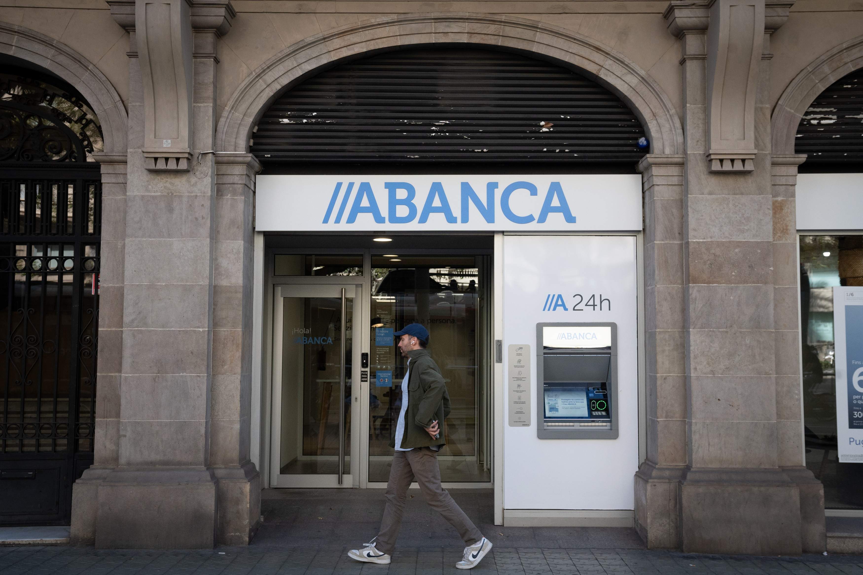 Abanca posa en marxa un pla de prejubilacions per reduir l'ERO