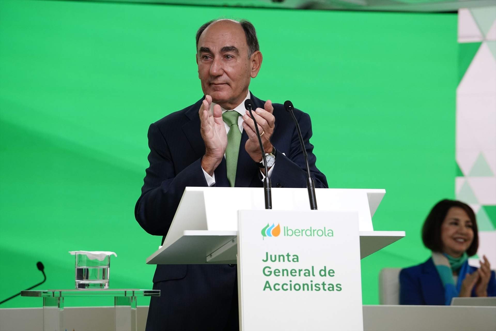 Iberdrola gana 5.470 millones, un 50% más, y supera en 9 meses todo el 2023 pese a facturar menos