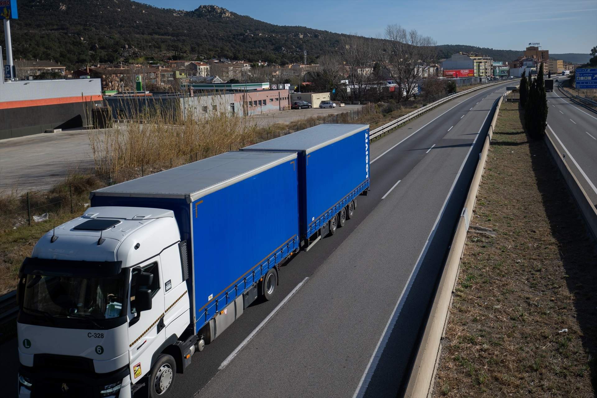 Acord entre sindicats i patronal per desconvocar la vaga en el transport