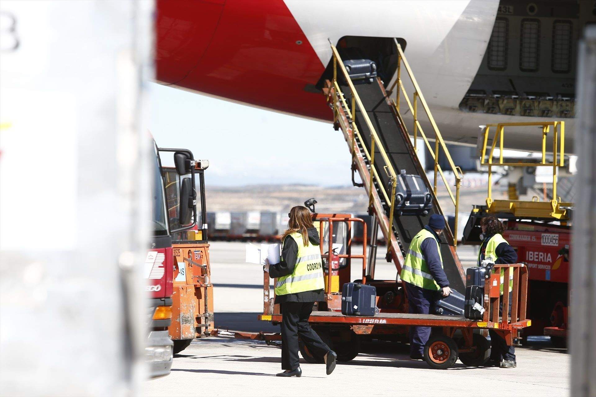 aeropuerto avion trabajadores europa press