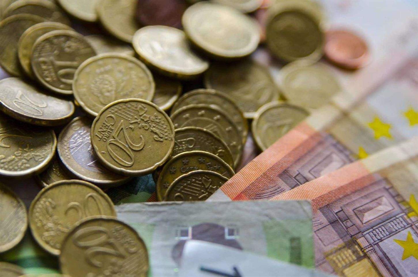 dinero efectivo monedas europa press