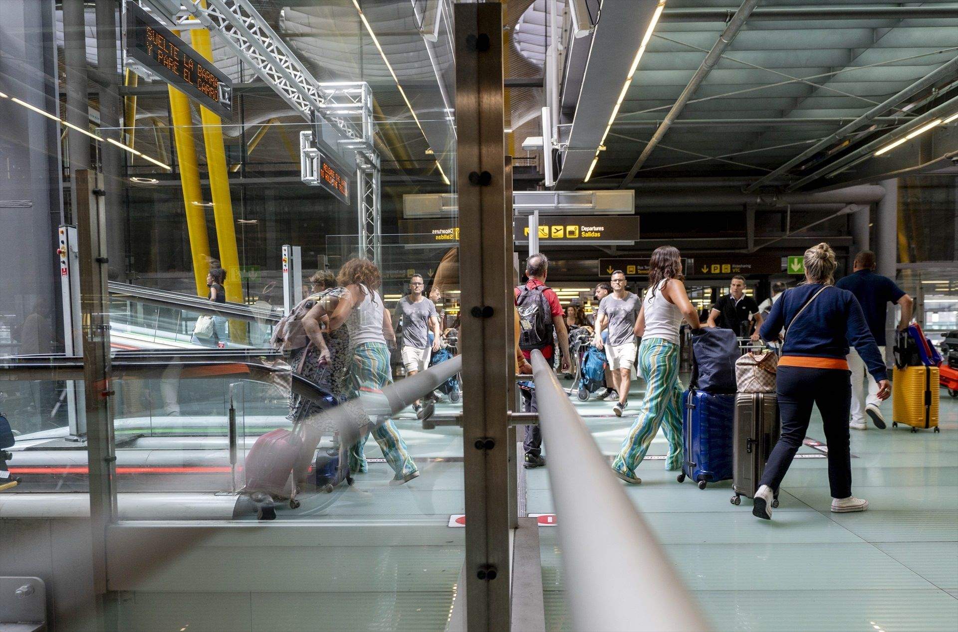 La CNMC congela las tarifas de Aena en 2025 y las aerolíneas lo celebran