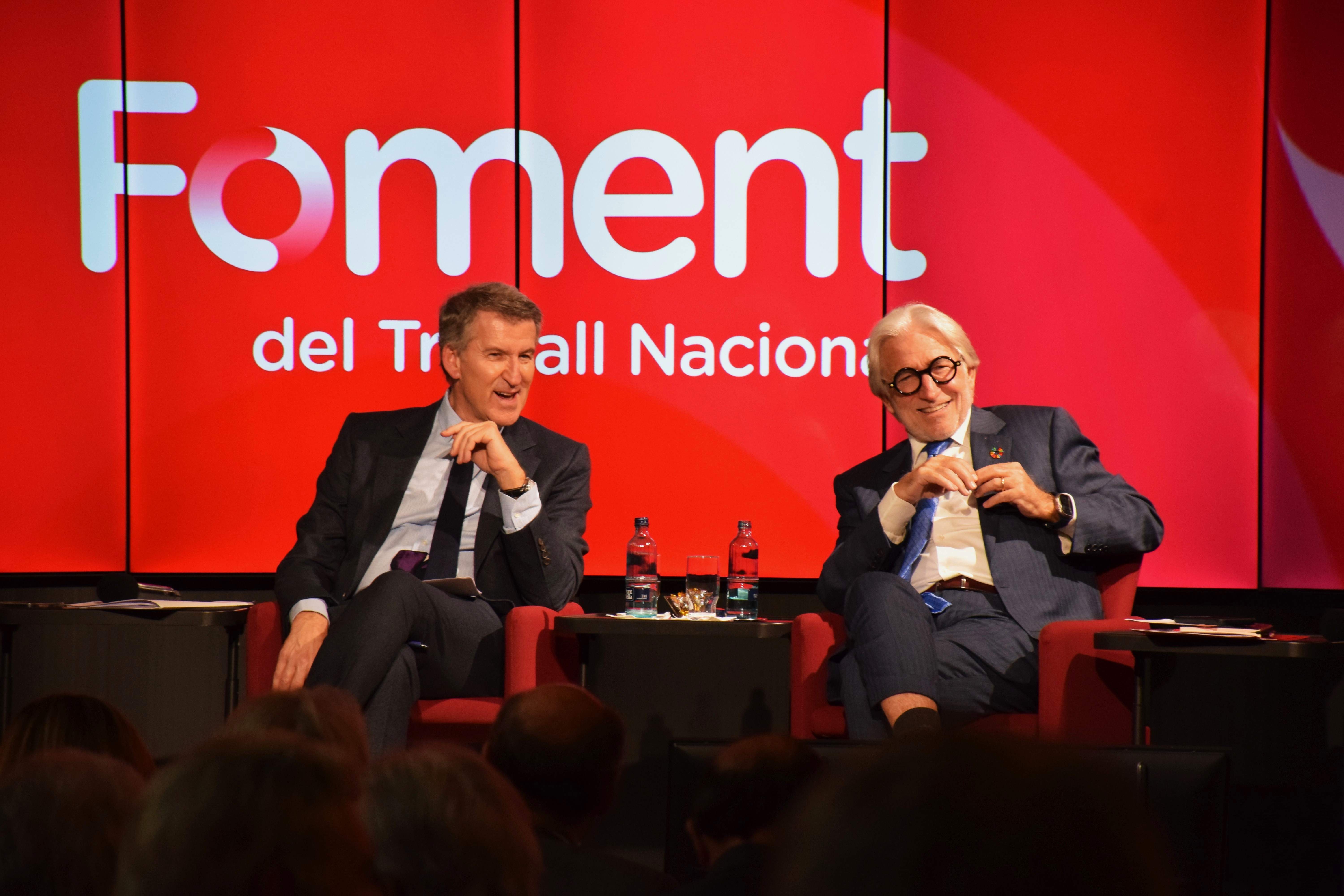 Feijóo complau els empresaris de Foment del Treball amb un atac a la reducció de la jornada laboral