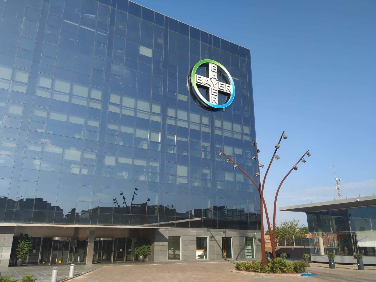 Seu corporativa i centre de desenvolupament de Bayer a Sant Joan Despí (Barcelona). Europa Press