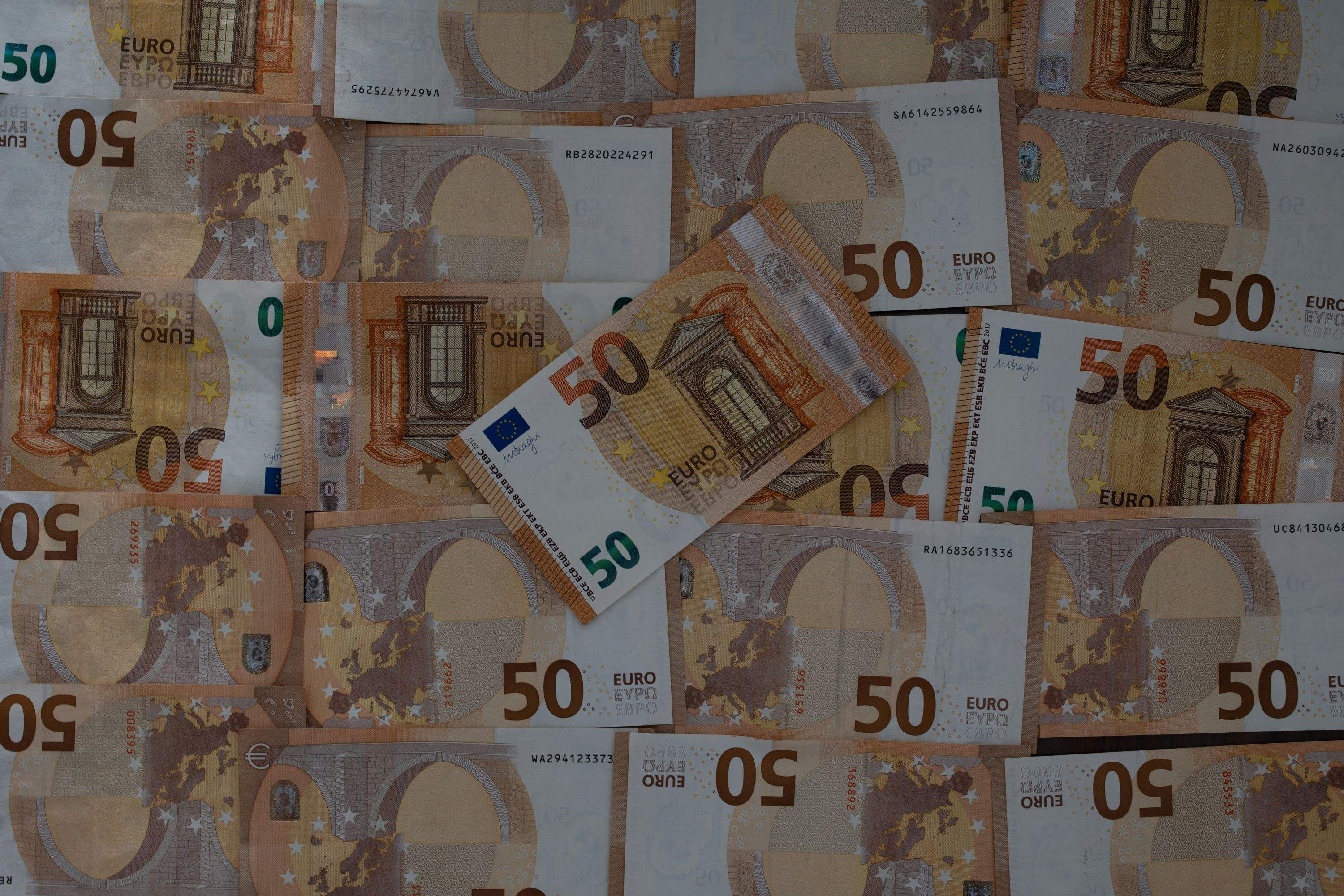 dinero billetes euro unsplash