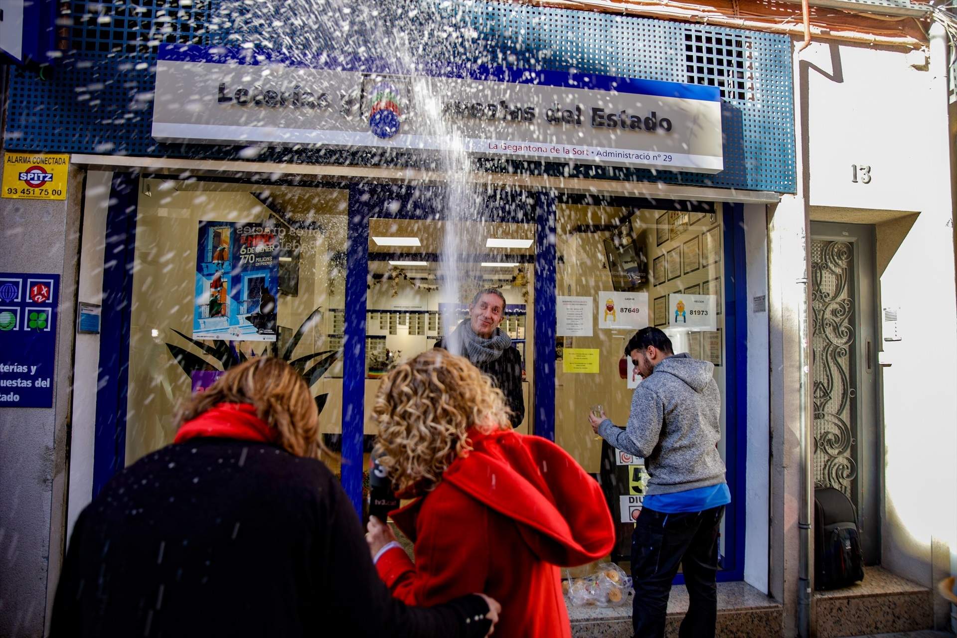 Estos son los dos únicos bancos donde podrás cobrar tu premio de la Lotería de Navidad 2024