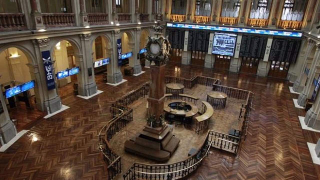 Interior de las salas de la Bolsa de Madrid. Europa Press