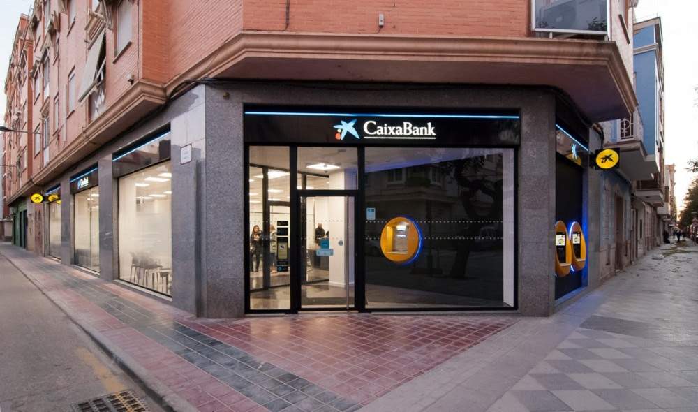 Una oficina de CaixaBank en Valencia.