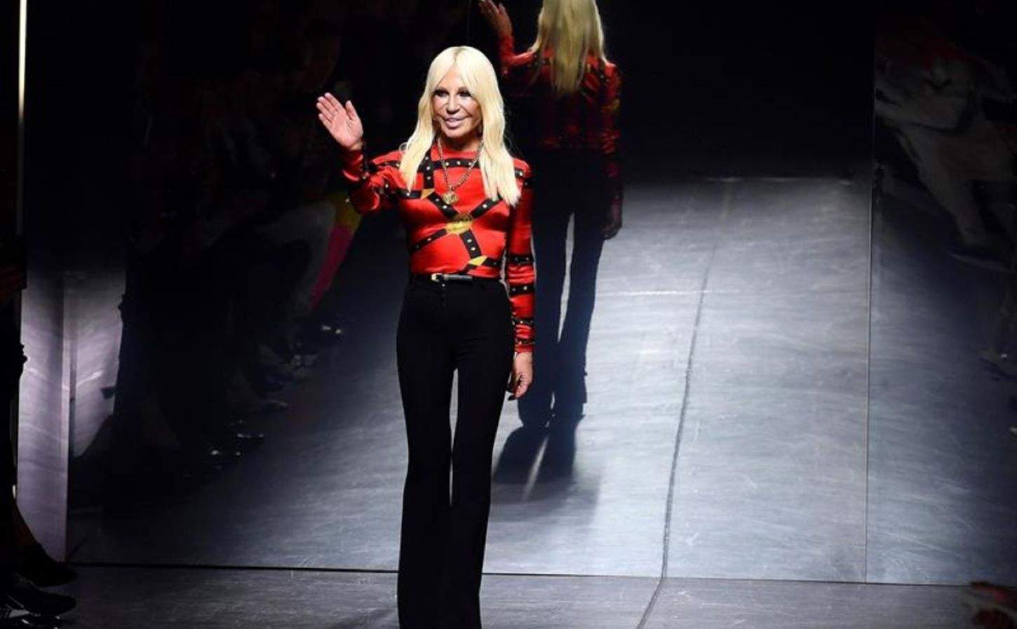 El grup italià Prada estudia la compra de Versace