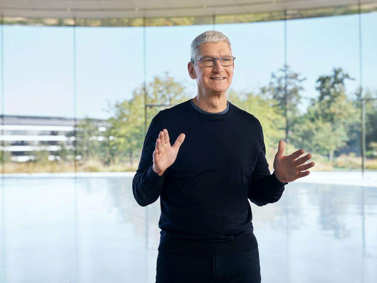 El salari de Tim Cook, CEO d'Apple, puja un 18% el 2024: quant guanya ara?