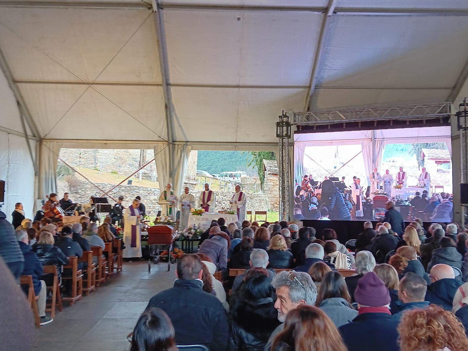 Multitudinari comiat a Joan Planes a Estamariu