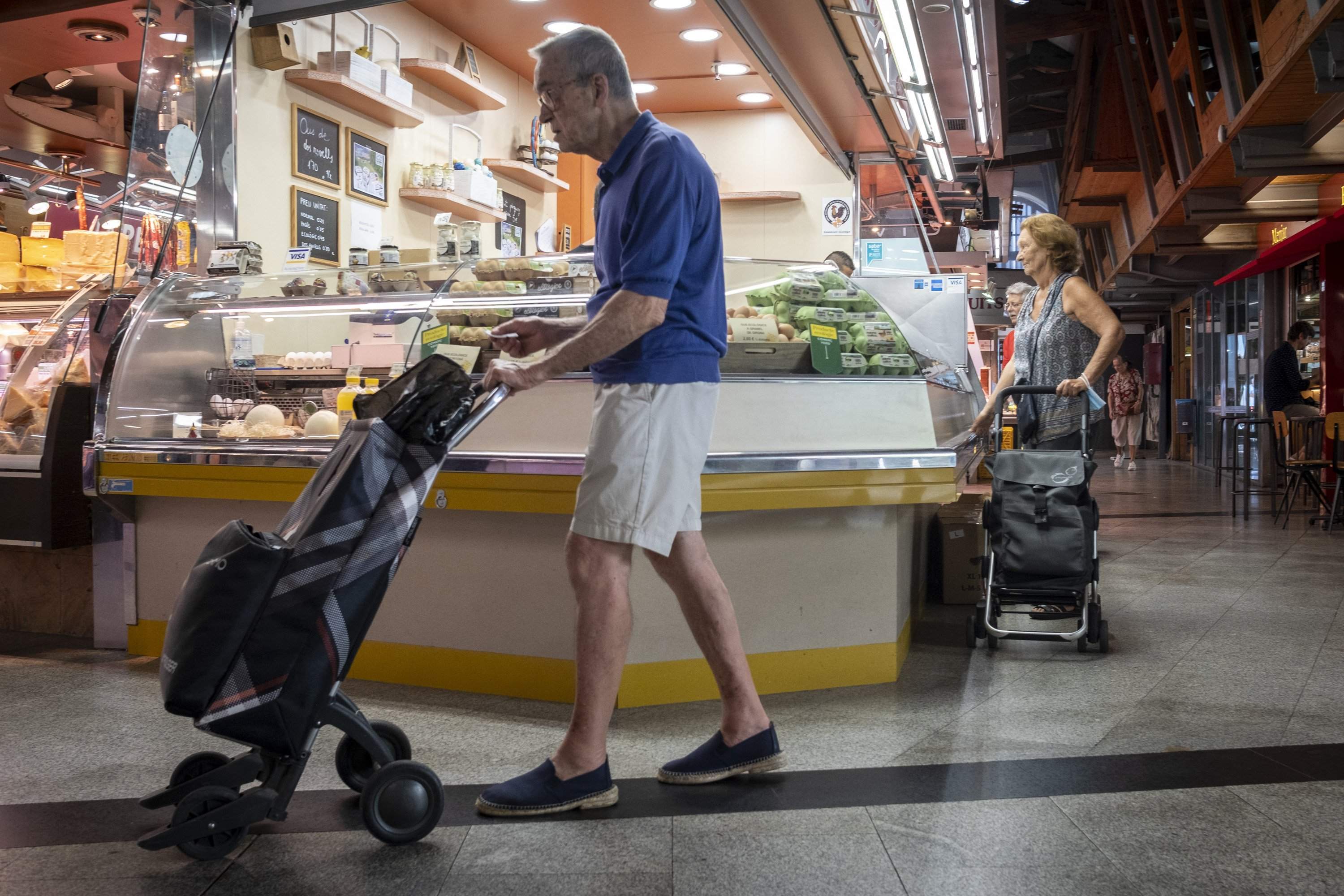 mercat santa caterina alimentacio preu compra menjar carrito passejant