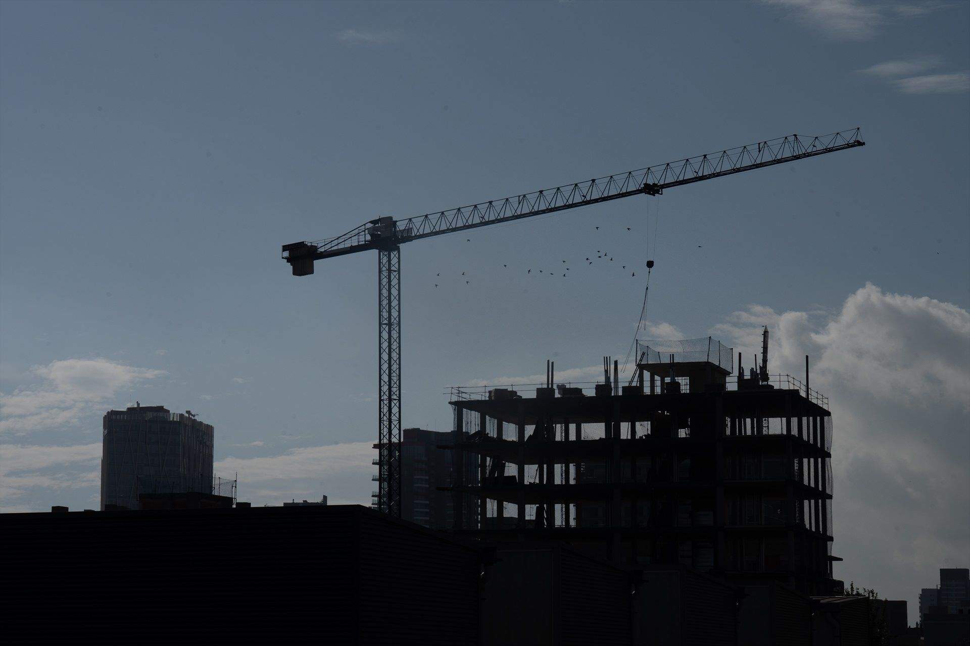 grua edificio obras barcelona europa press