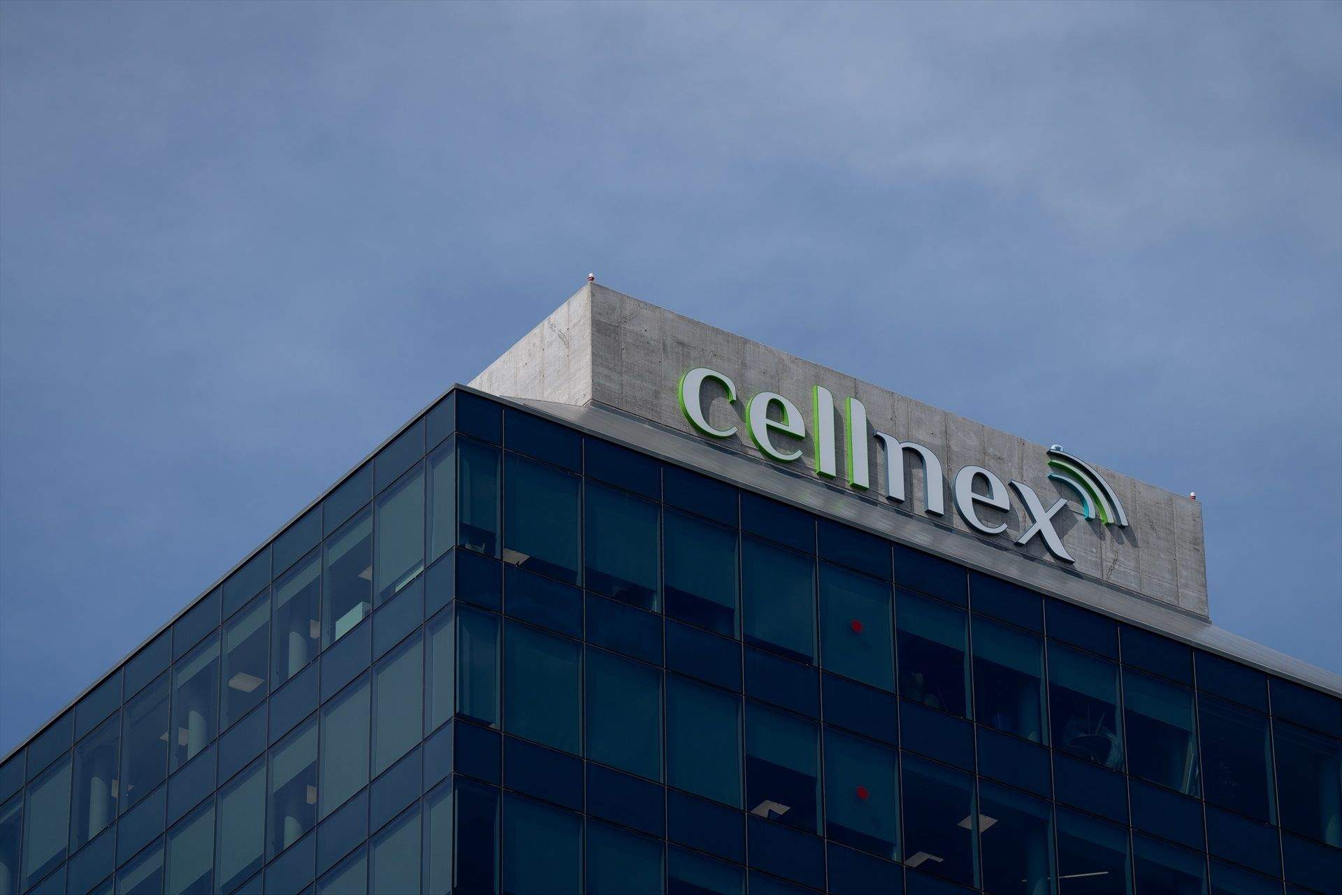 Cellnex ingresa 3.941 millones de euros y reduce pérdidas hasta los 28 millones