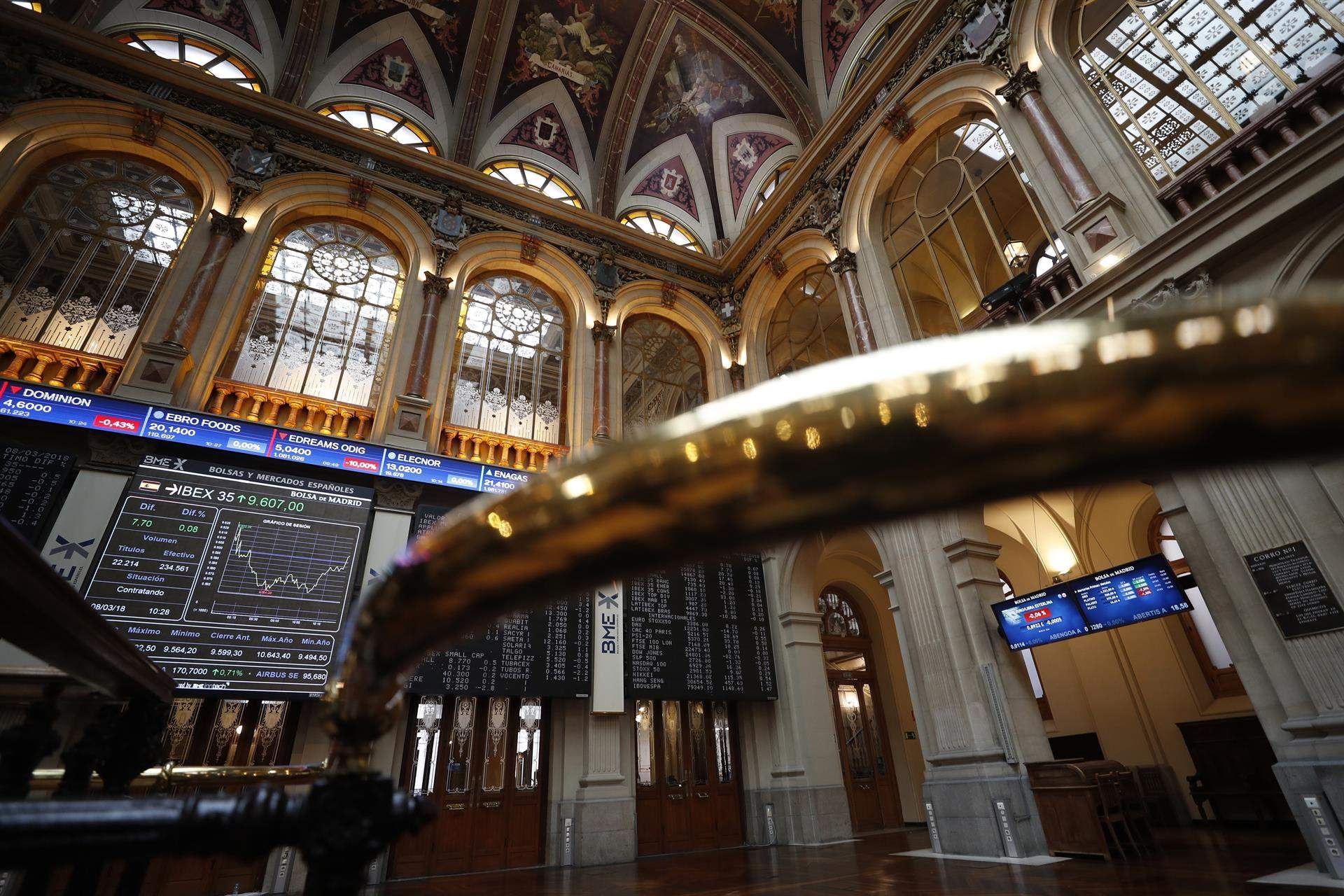 Interior de la Bolsa de Madrid. Foto Efe