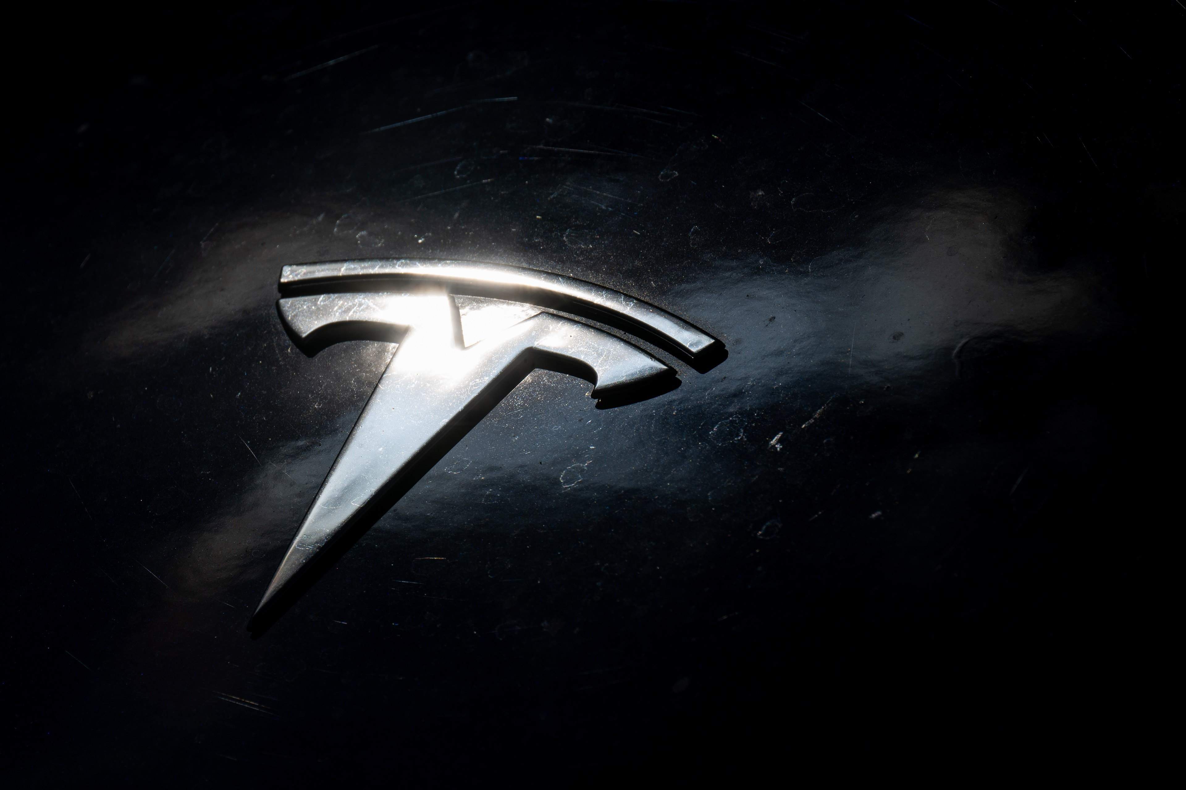 Logo Tesla