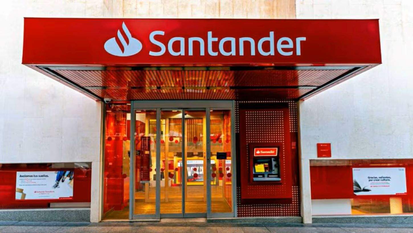 El Banc Santander va pagar més d'un milió d'euros a 418 banquers el 2024