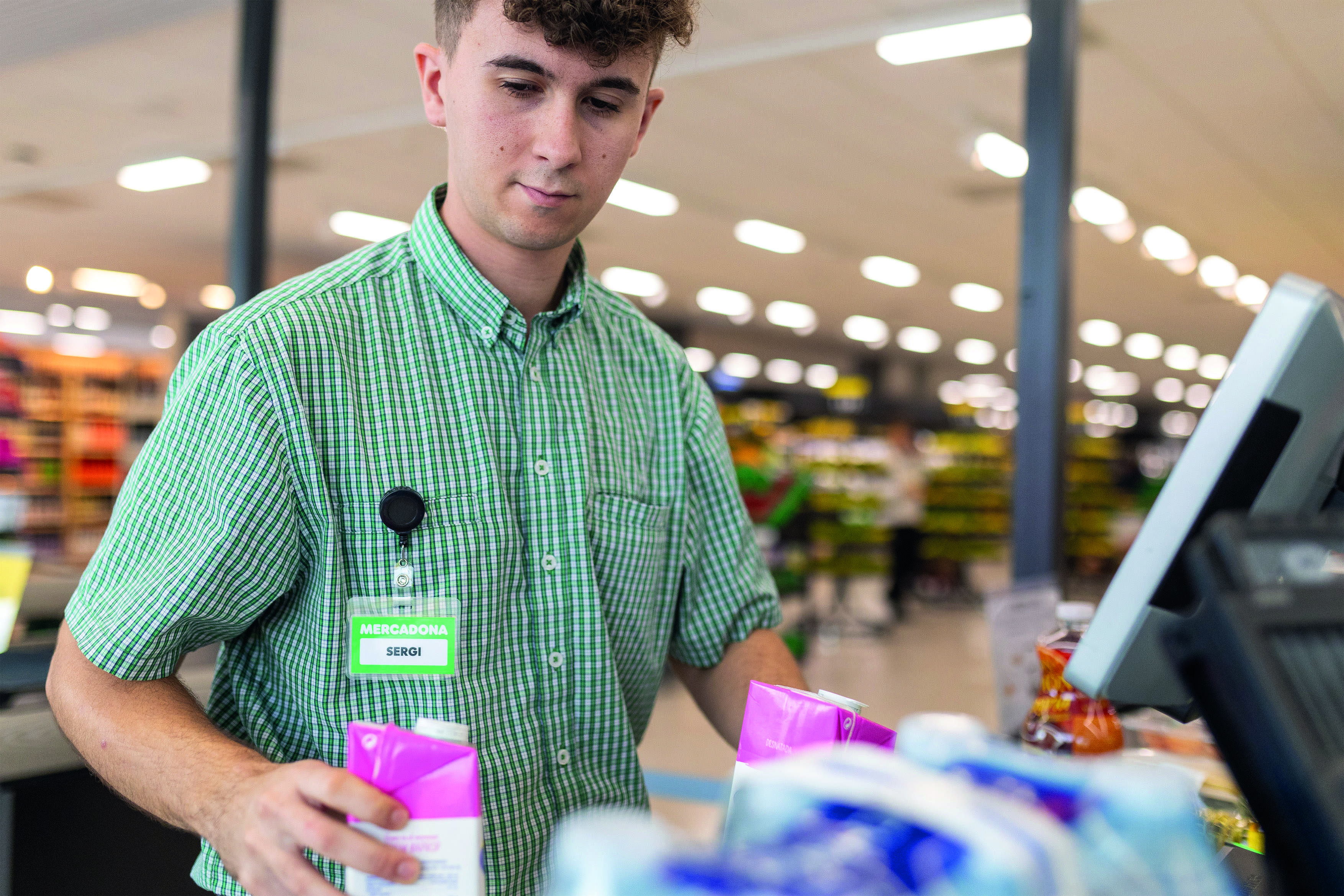 Mercadona busca 800 empleats per a l'estiu: ofereix 1.685 euros mensuals i formació