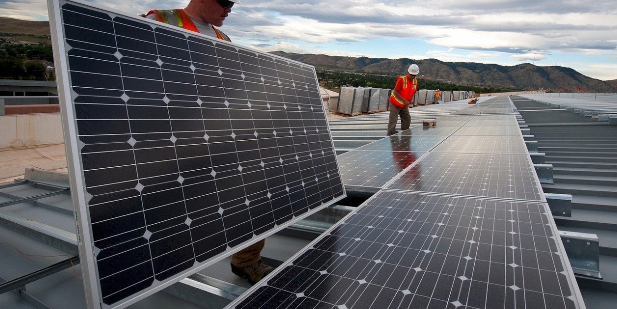 placas solares sostenible energía PIXABAY