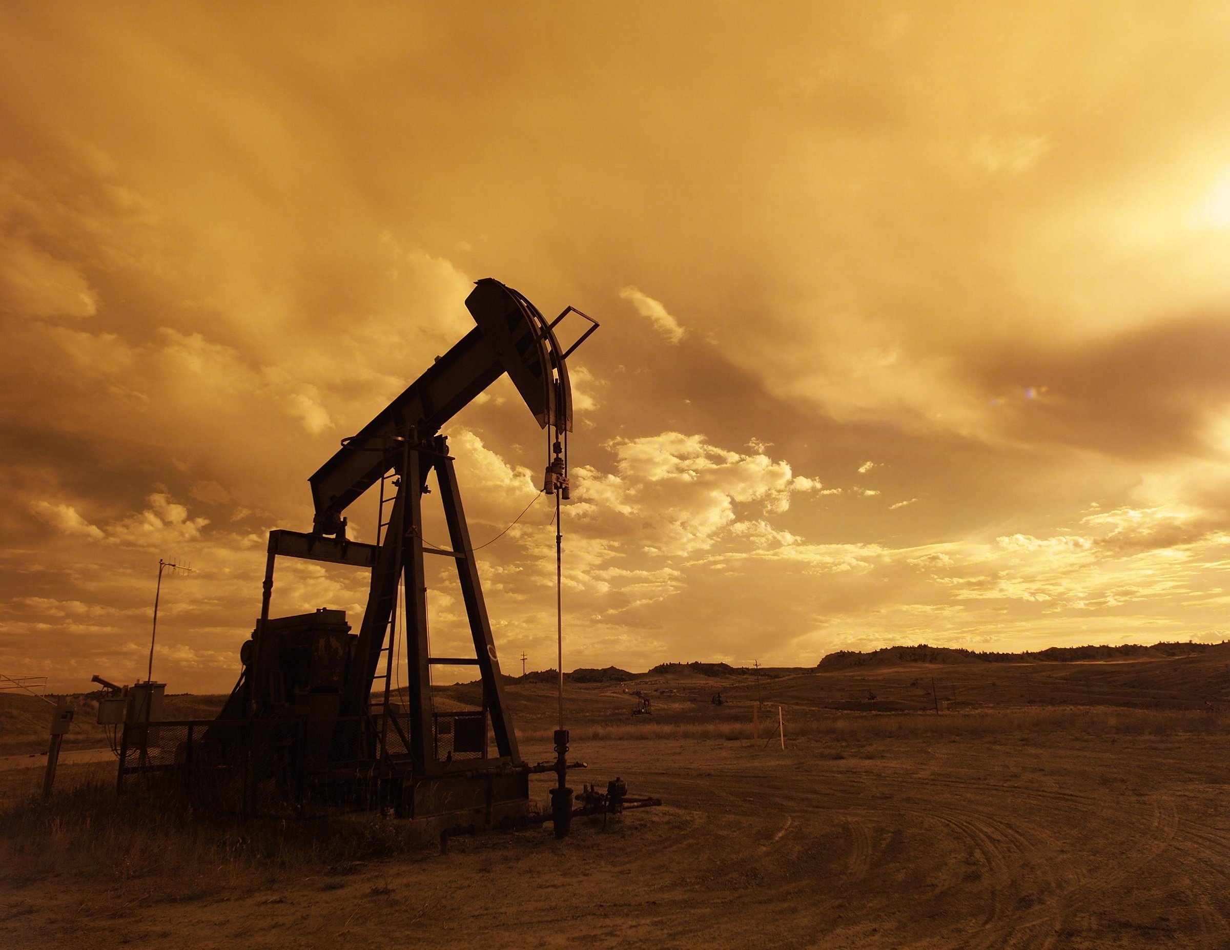 L'OPEP+ recorta su oferta petrolera a 2 millones de barriles diarios