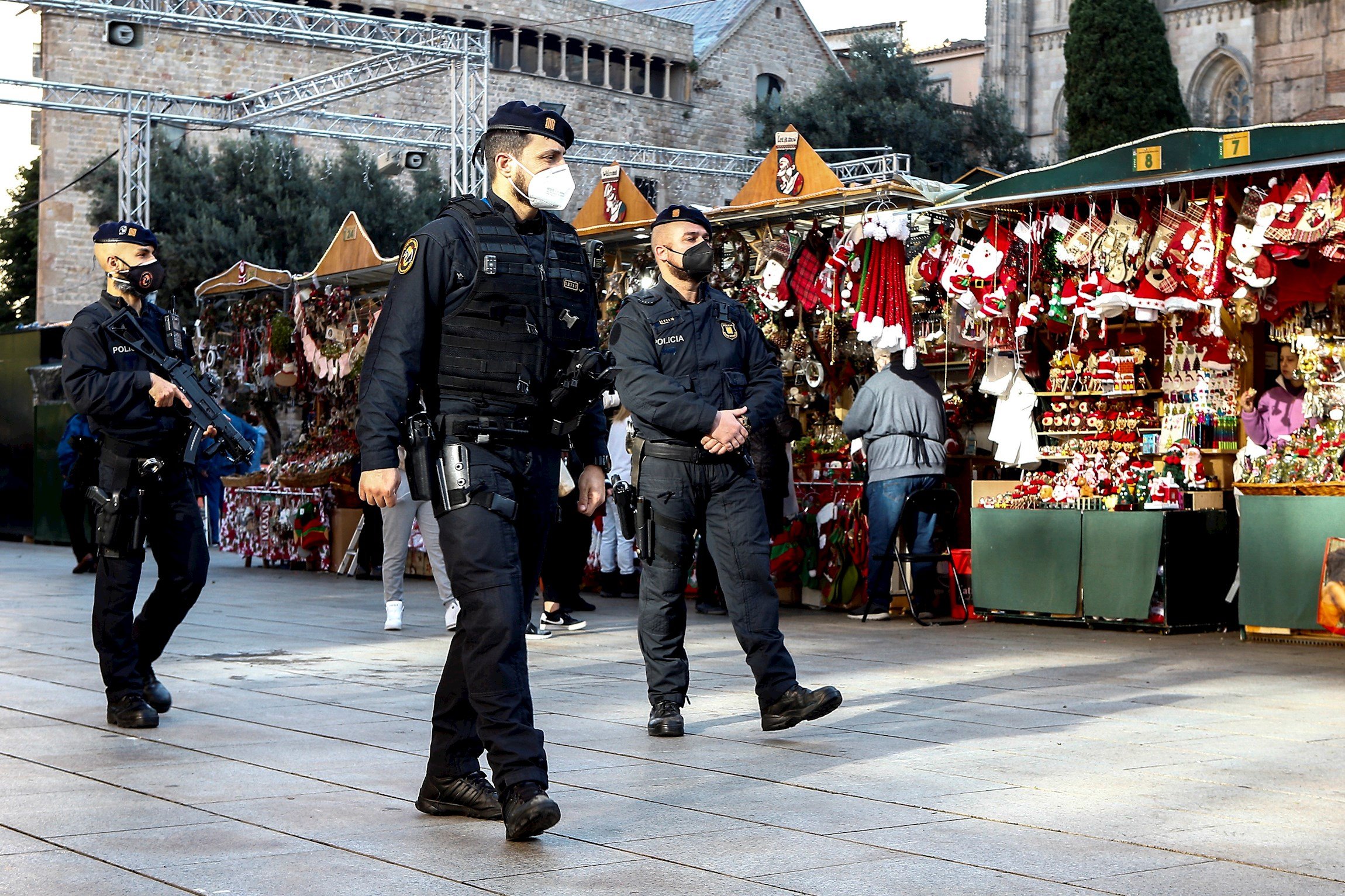 Estafas, ladrones y terroristas, las preocupaciones de los Mossos por esta Navidad, fin de año y Reyes