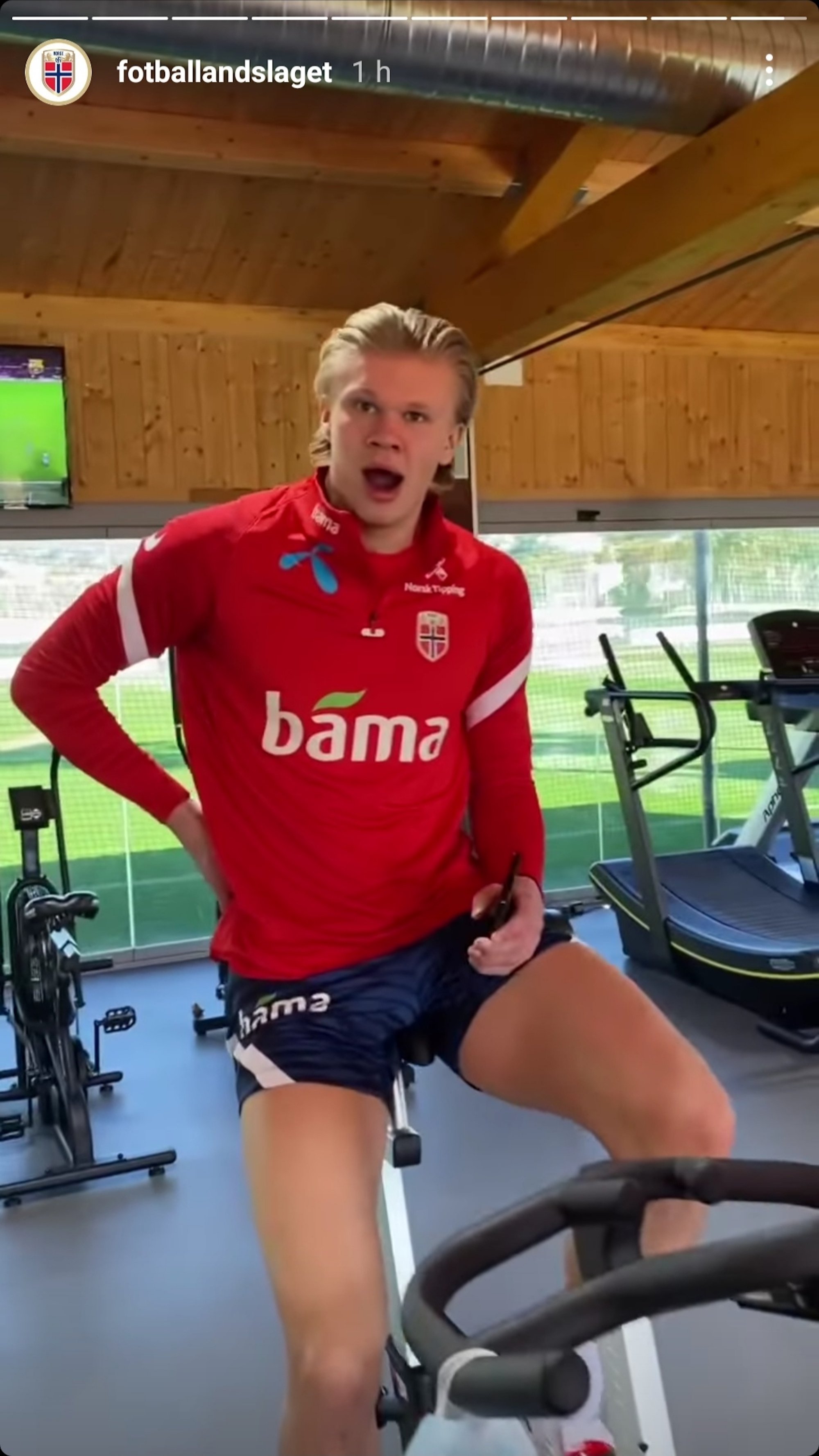La selecció noruega de Haaland s'entrena veient BarçaTV