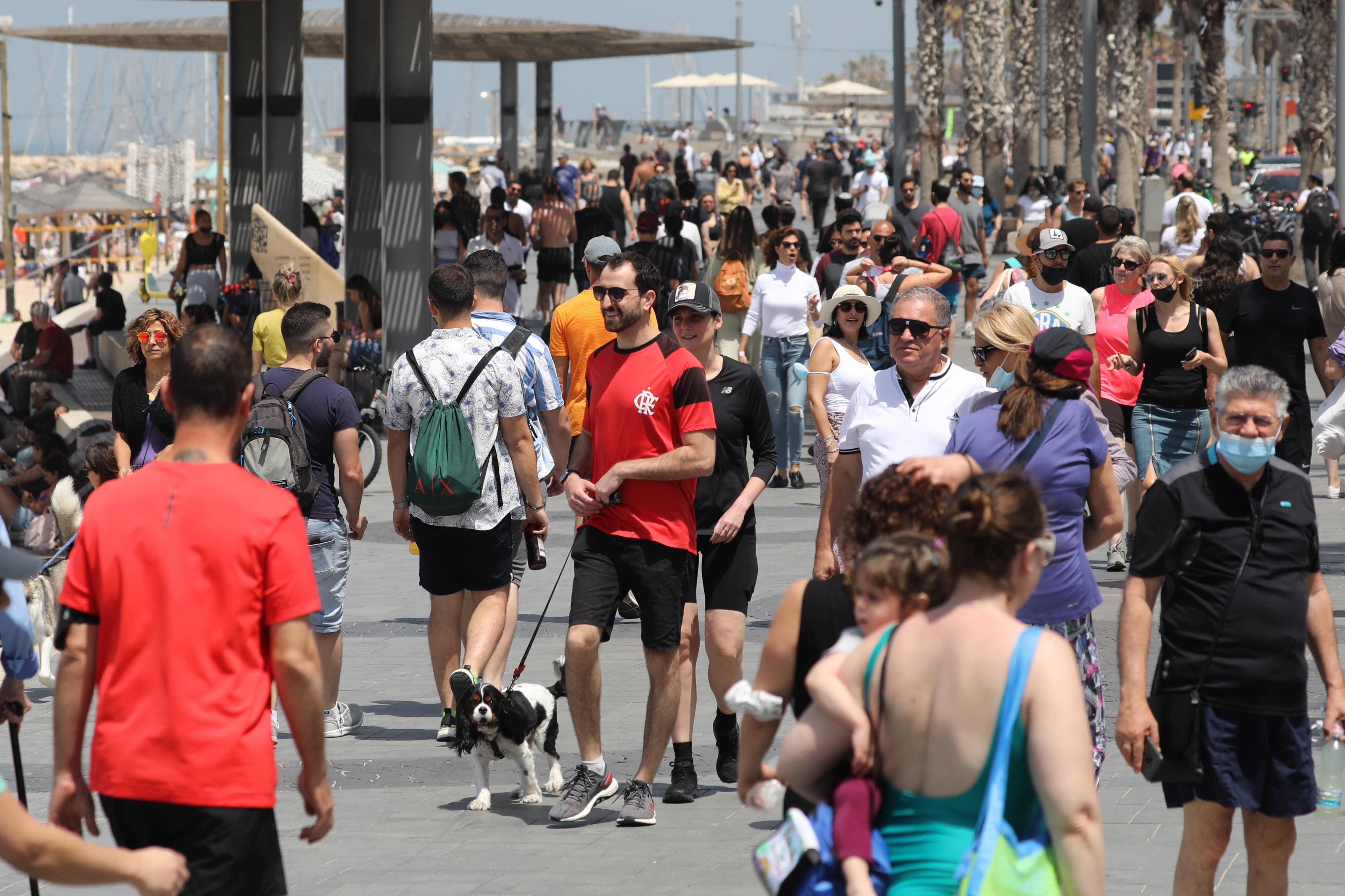 A Israel ja no fa falta portar mascareta als espais públics