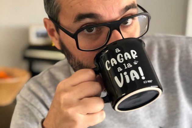 Jair Domínguez taza a cagar @jairdominguez