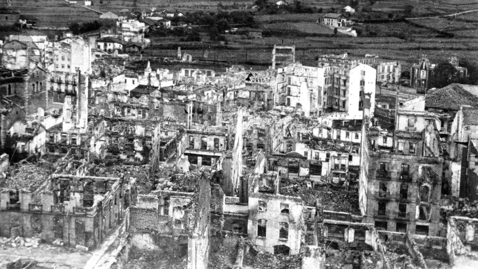 Las sirenas de Sabadell y Gernika suenan juntas 80 años después del bombardeo