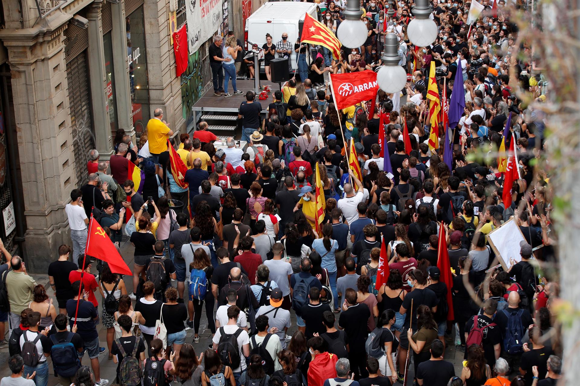 Tres detinguts a Barcelona per danys a la façana del Palau de la Generalitat durant la Diada