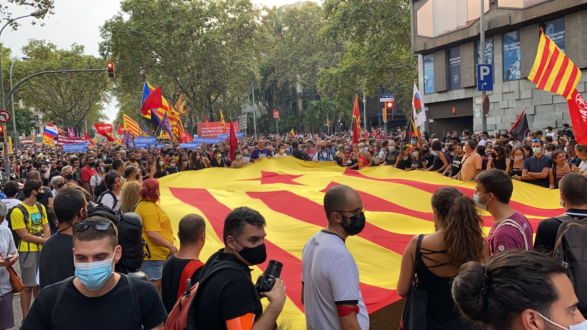 manifestacion izquierda independentista adria rovira