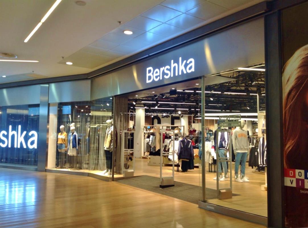 Bershka convierte en ‘low cost’ el bolso de Chanel que se vende por más de 30.000 euros