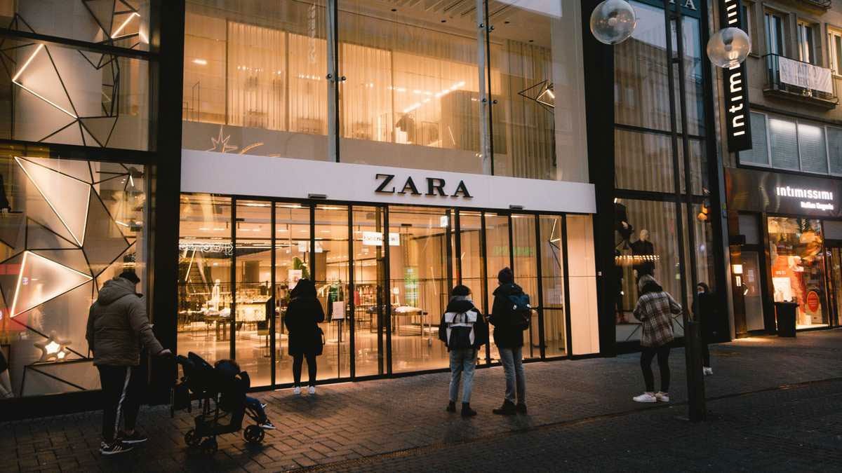 Desitjaràs els nous leggings de Zara amb ratlla diplomàtica, màxima tendència