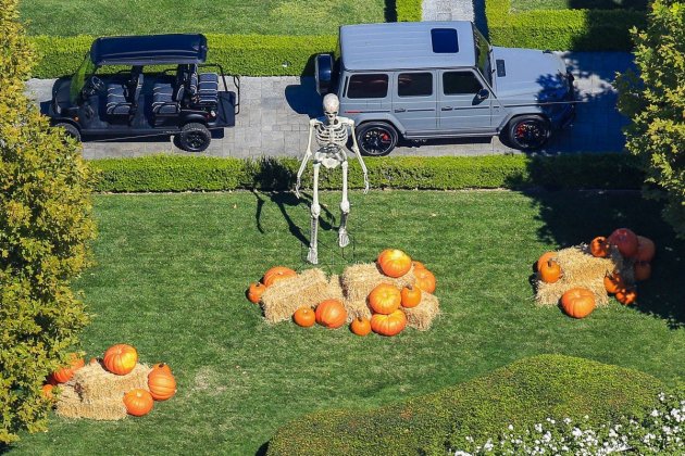 Esquelet al jardí de Kylie Jenner