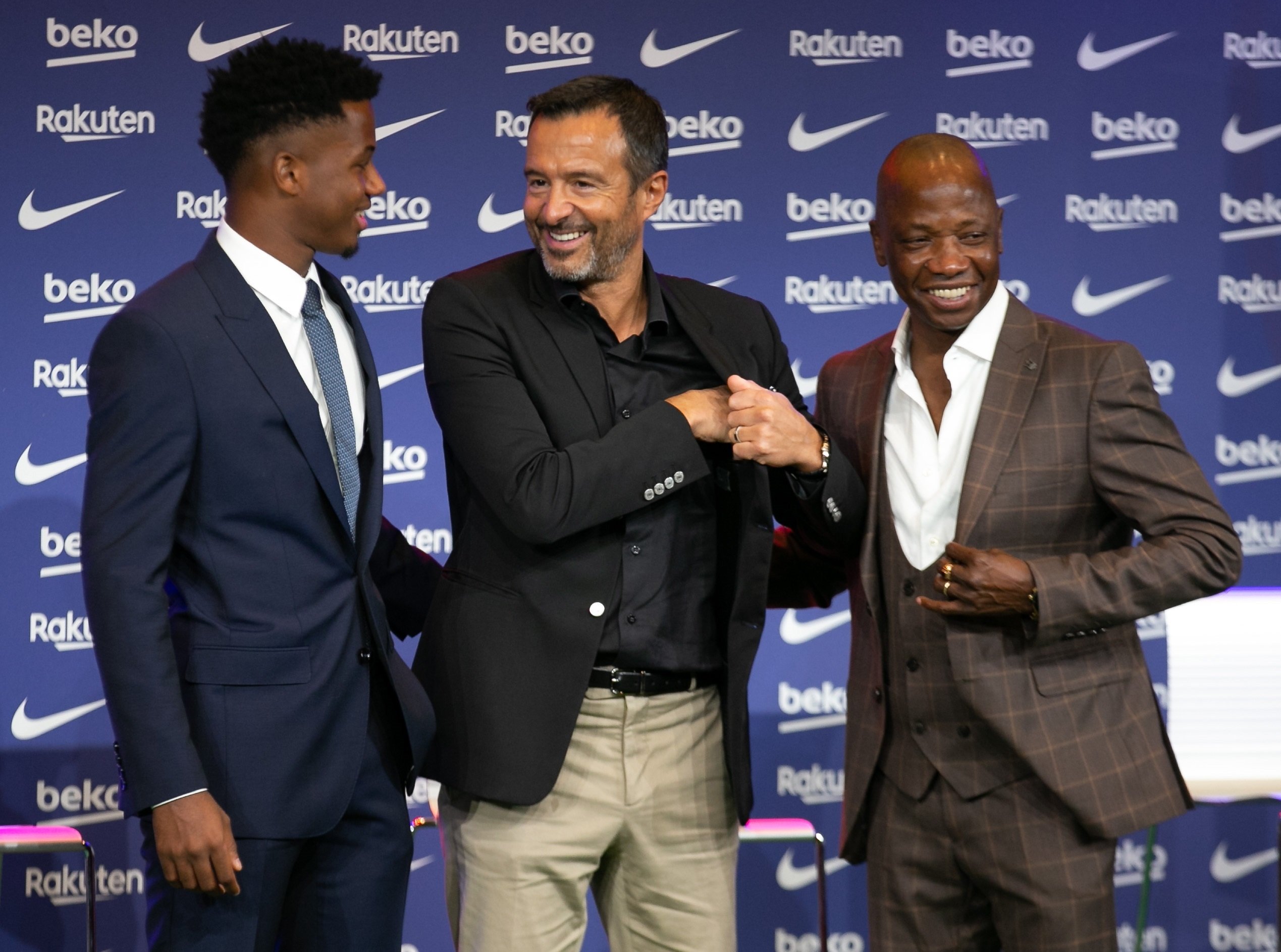 Jorge Mendes paga 3 millones al padre para dejar KO al Barça