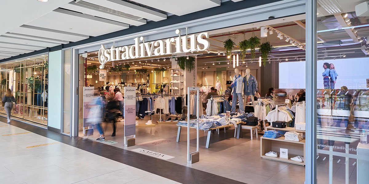 Stradivarius rebaja un 47% la azul y rosa que en primavera