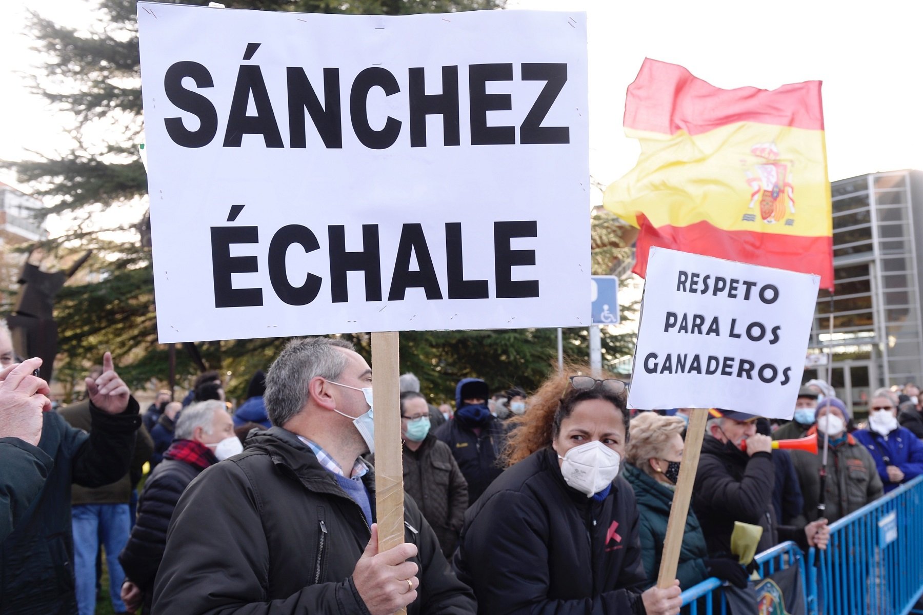 Agricultores y ganaderos reciben con gritos a Sánchez en Palencia