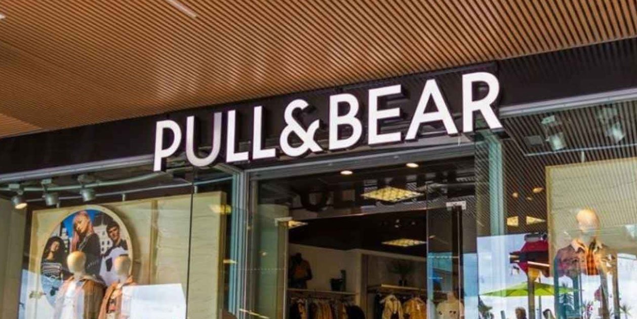 Pull&Bear llança una nova versió del mític short amb cintura a l'inrevés