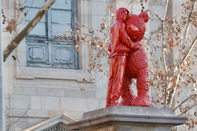 Escultura de James Colomina en plaza de Antonio López   Europa Press