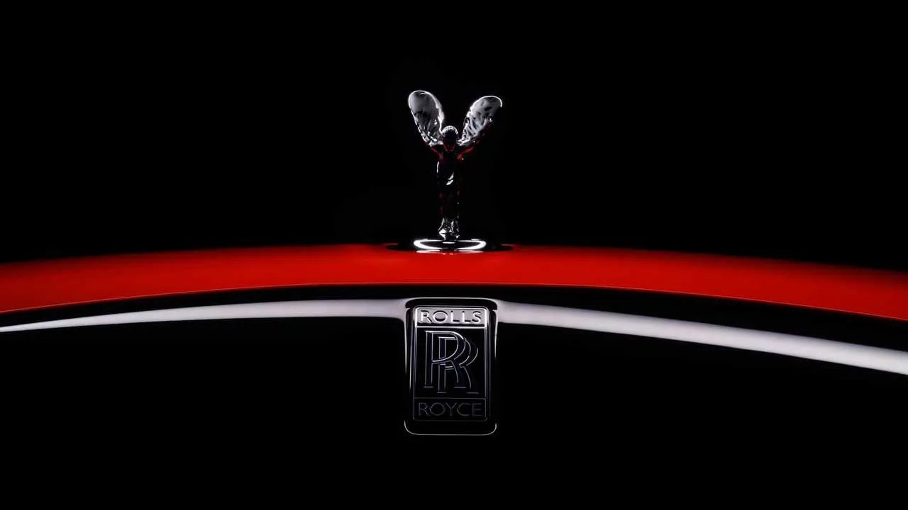 Rolls-Royce redissenya l'emblema sobre el capó després de 111 anys sent intocable